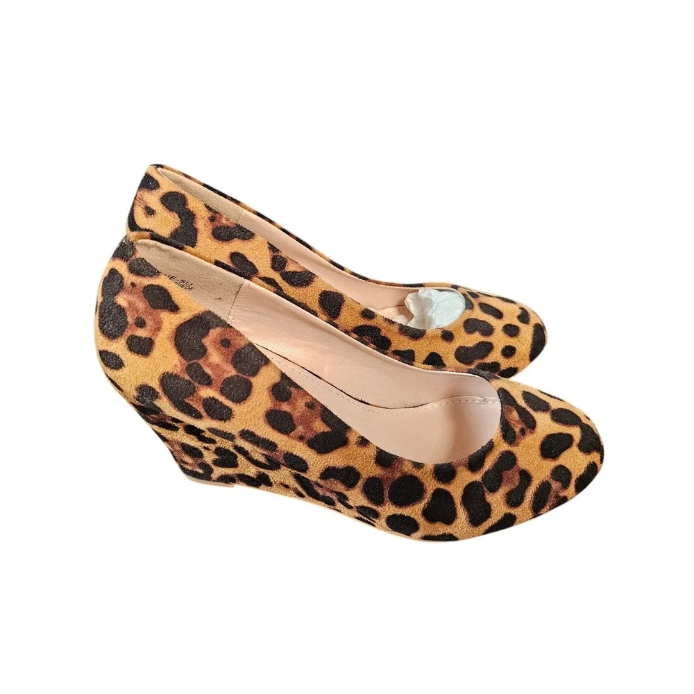 Bella Marie Wedge Pumps Women 5.5 Leopard Brown Excellent Animal Print NINE-5U